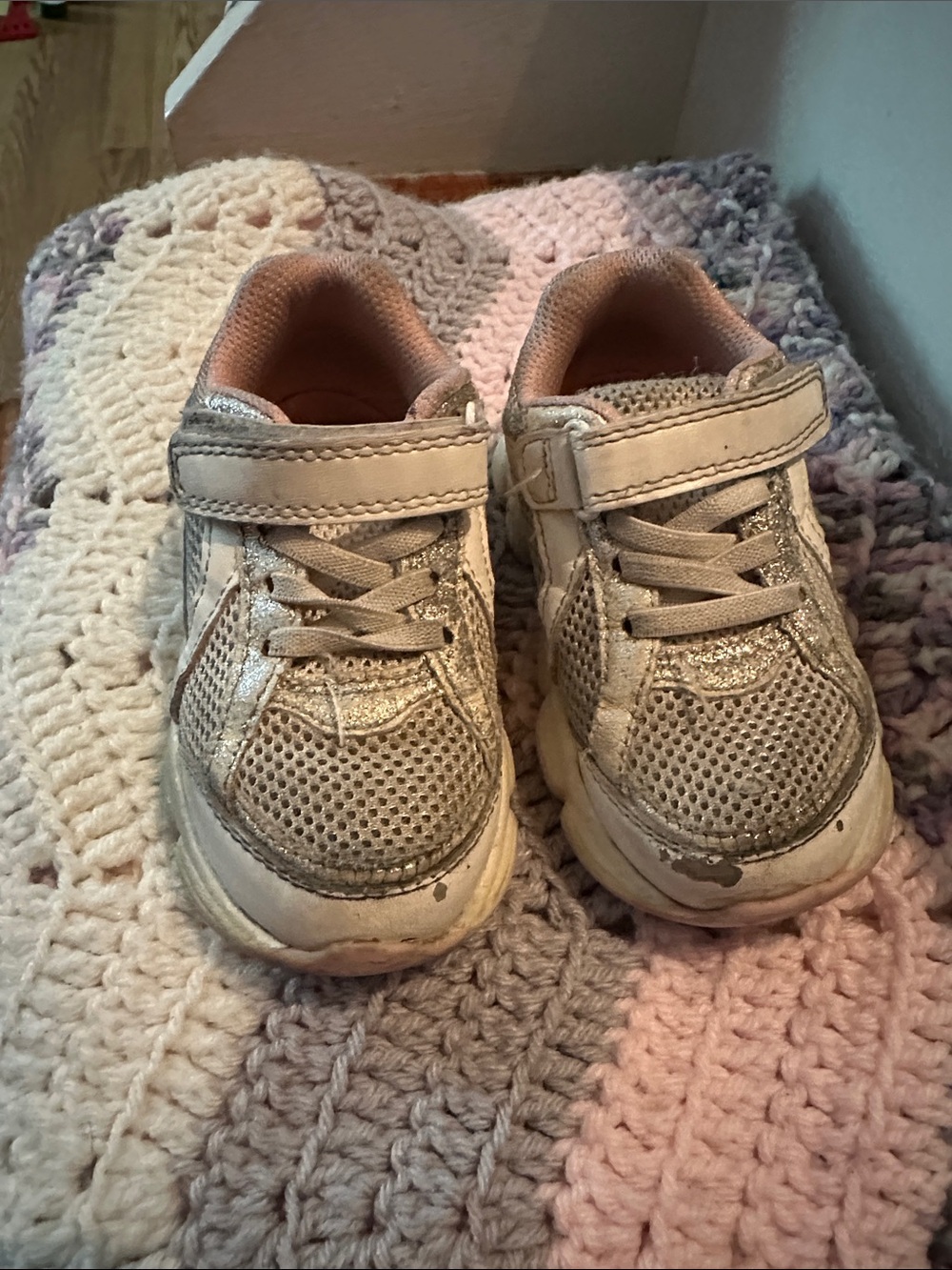 Children's Lightweight Mesh Sneakers in white/ Gray and Pink
